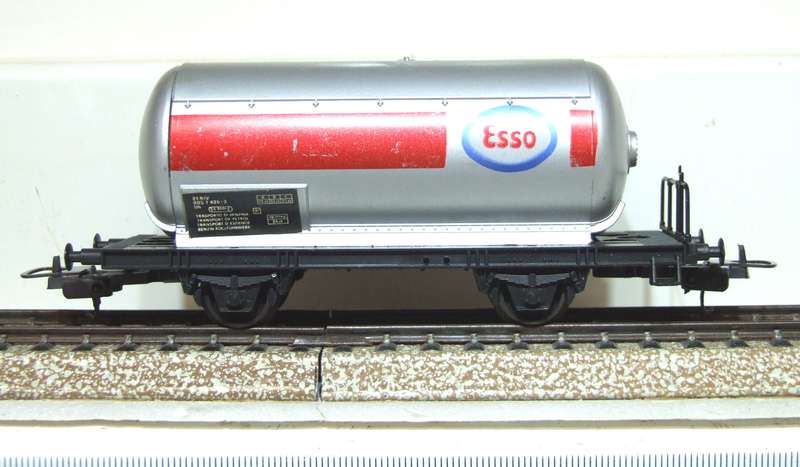 LIMA HO: Vintage ESSO Tanker Wagon in Very Good Boxed Condition (Italy)