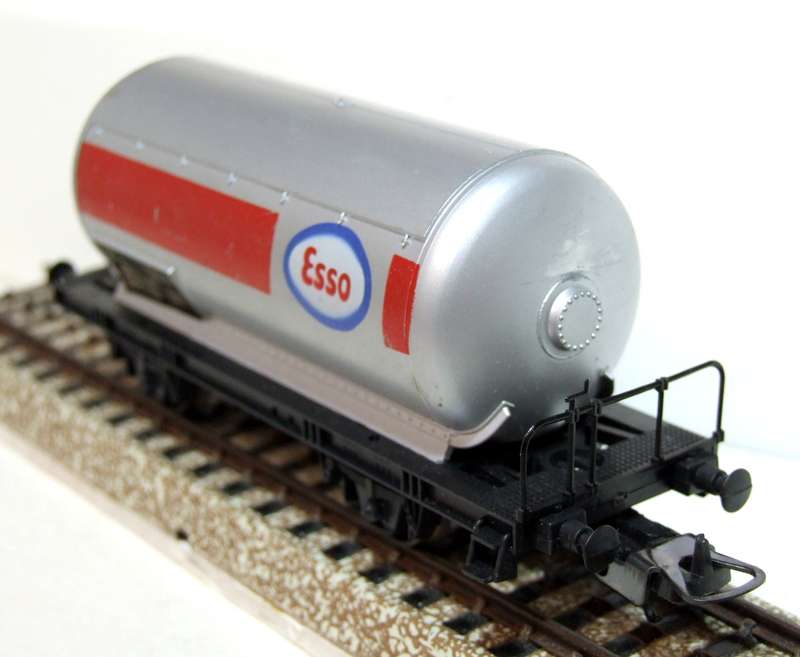 LIMA HO: Vintage ESSO Tanker Wagon in Very Good Boxed Condition (Italy)