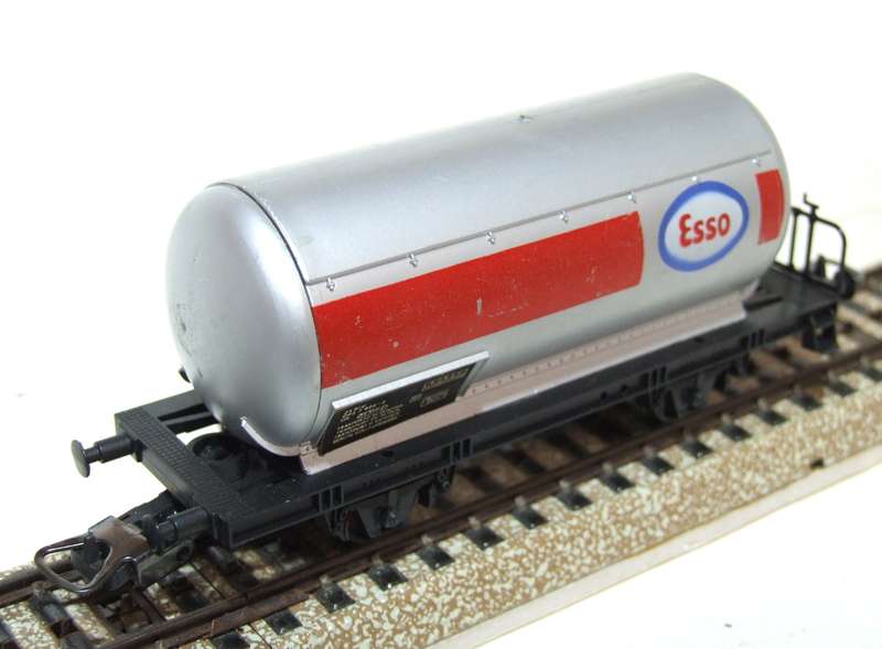LIMA HO: Vintage ESSO Tanker Wagon in Very Good Boxed Condition (Italy)