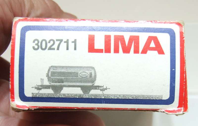 LIMA HO: Vintage ESSO Tanker Wagon in Very Good Boxed Condition (Italy)