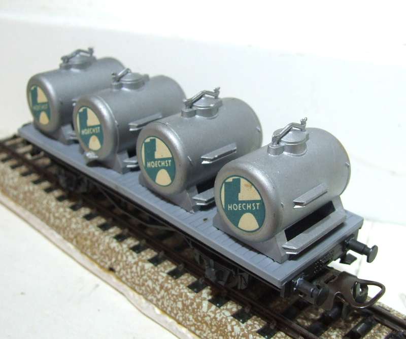MARKLIN HO: Vintage `DB` Multi Tank Wagon in Good Un-boxed condition (Germany)
