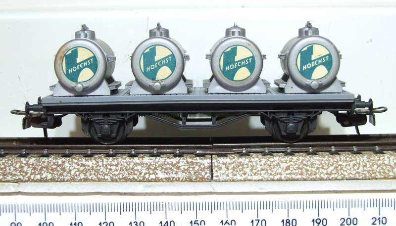 MARKLIN HO: Vintage `DB` Multi Tank Wagon in Good Un-boxed condition (Germany)
