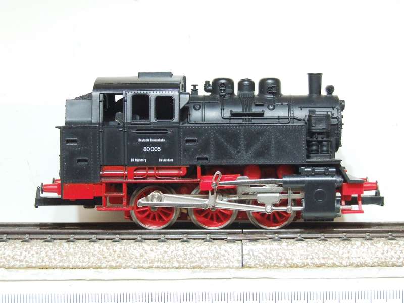 LIMA HO: Vintage 0-6-0 "DB" Tank Steam Locomotive(80 005) in Very Good Running, Boxed Condition.