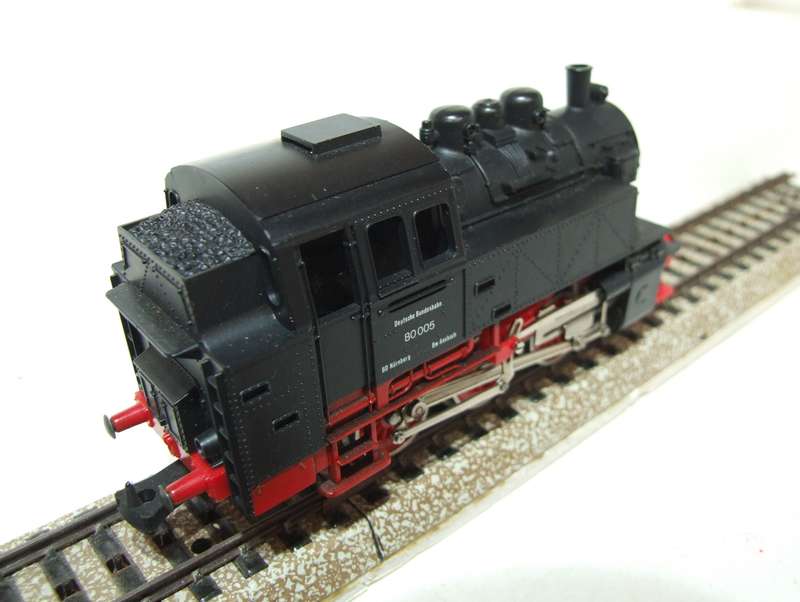 LIMA HO: Vintage 0-6-0 "DB" Tank Steam Locomotive(80 005) in Very Good Running, Boxed Condition.