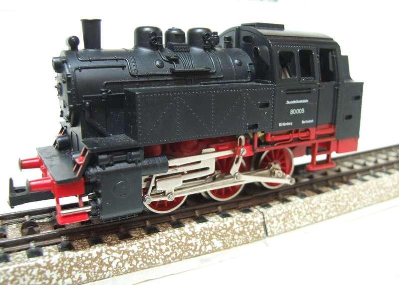 LIMA HO: Vintage 0-6-0 "DB" Tank Steam Locomotive(80 005) in Very Good Running, Boxed Condition.
