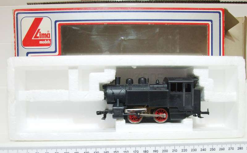 LIMA HO: Vintage 0-4-0 Unmarked Tank Steam Locomotive in Good Running, Boxed Condition.