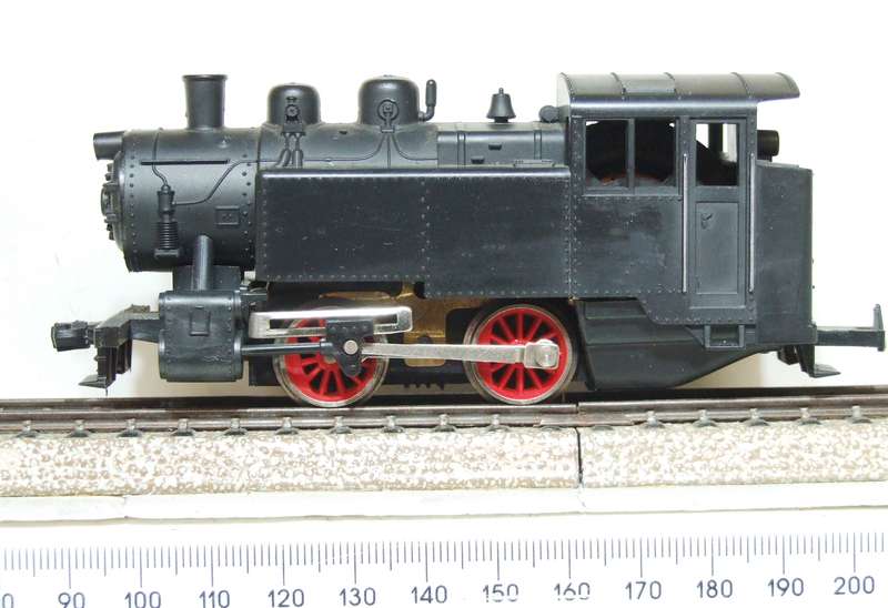 LIMA HO: Vintage 0-4-0 Unmarked Tank Steam Locomotive in Good Running, Boxed Condition.