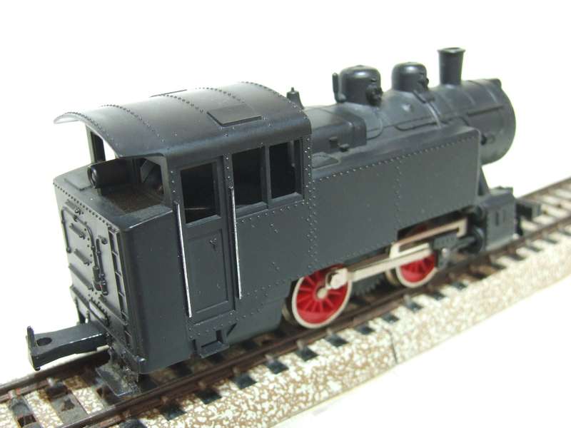 LIMA HO: Vintage 0-4-0 Unmarked Tank Steam Locomotive in Good Running, Boxed Condition.