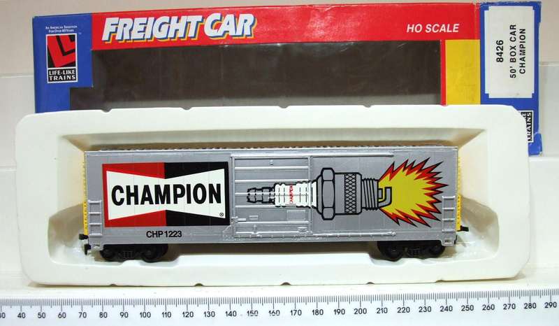 LIFE LIKE HO: CHAMPION 50' Box Car(8426) in New Old Stock Boxed condition.(USA)