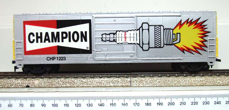 LIFE LIKE HO: CHAMPION 50' Box Car(8426) in New Old Stock Boxed condition.(USA)