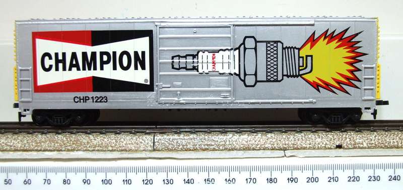 LIFE LIKE HO: CHAMPION 50' Box Car(8426) in New Old Stock Boxed condition.(USA)