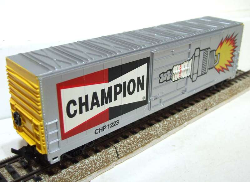 LIFE LIKE HO: CHAMPION 50' Box Car(8426) in New Old Stock Boxed condition.(USA)