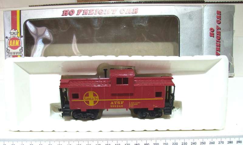 AHM HO: SANTA FE  Caboos in New Old Stock Boxed condition.(USA)