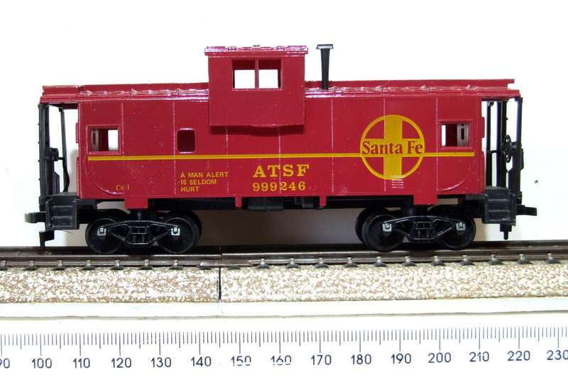 AHM HO: SANTA FE  Caboos in New Old Stock Boxed condition.(USA)