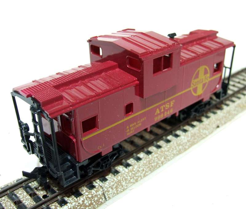 AHM HO: SANTA FE  Caboos in New Old Stock Boxed condition.(USA)