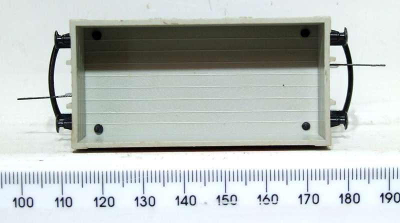 HORNBY OO:  Vintage English 10T Plank Car in Good Un-Boxed condition.