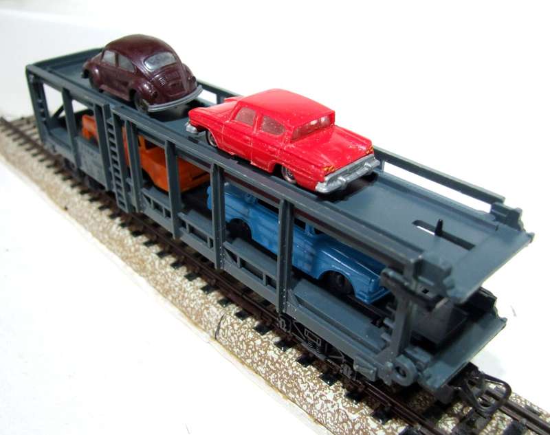 LIMA HO: Vintage FS Operational Auto Transporter with 4 Car Load is in Good, Used condition (Italy)