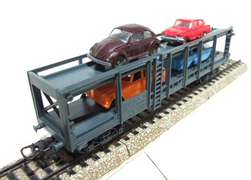 LIMA HO: Vintage FS Operational Auto Transporter with 4 Car Load is in Good, Used condition (Italy)