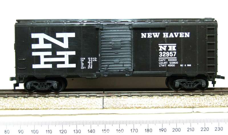 LIFE LIKE HO: NH 40' Box Car with Sliding Doors in Good Un-Boxed condition.(USA)
