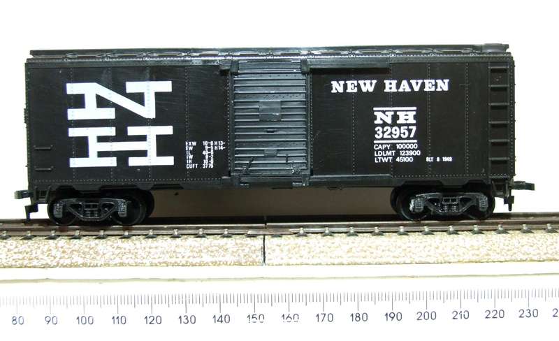 LIFE LIKE HO: NH 40' Box Car with Sliding Doors in Good Un-Boxed condition.(USA)