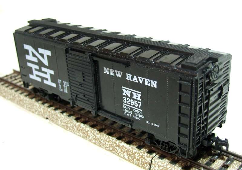 LIFE LIKE HO: NH 40' Box Car with Sliding Doors in Good Un-Boxed condition.(USA)