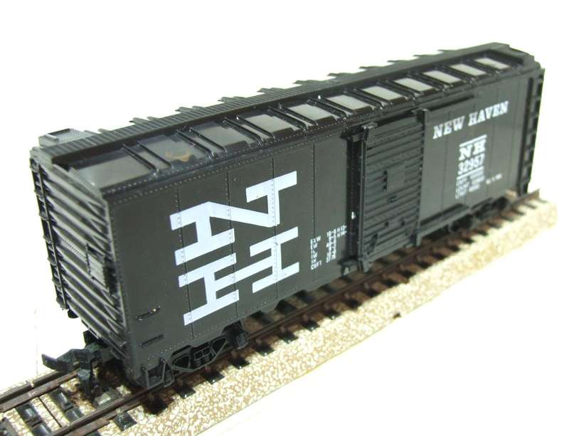 LIFE LIKE HO: NH 40' Box Car with Sliding Doors in Good Un-Boxed condition.(USA)