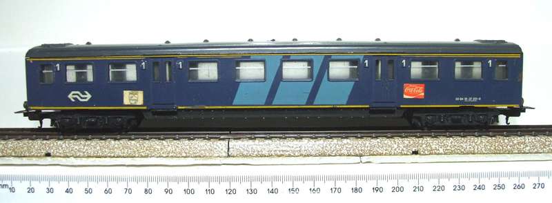 LIMA HO: Vintage Dutch 1st Class NS B Coach in  Good, Un-Boxed condition(Italy)