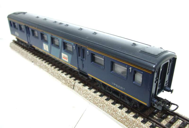 LIMA HO: Vintage Dutch 1st Class NS B Coach in  Good, Un-Boxed condition(Italy)