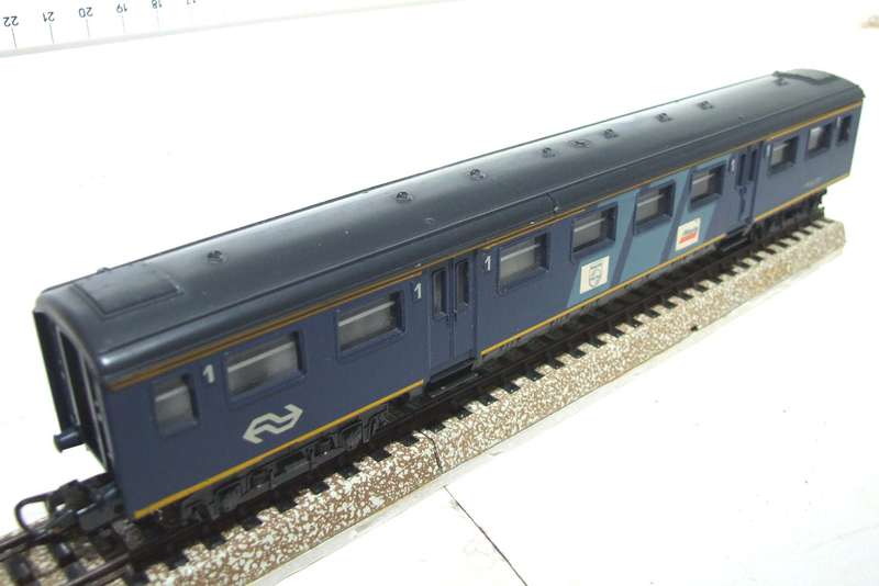 LIMA HO: Vintage Dutch 1st Class NS B Coach in  Good, Un-Boxed condition(Italy)