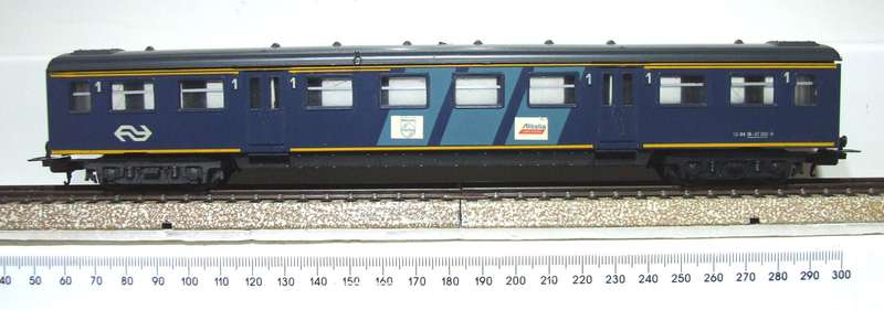 LIMA HO: Vintage Dutch 1st Class NS B Coach in  Good, Un-Boxed condition(Italy)