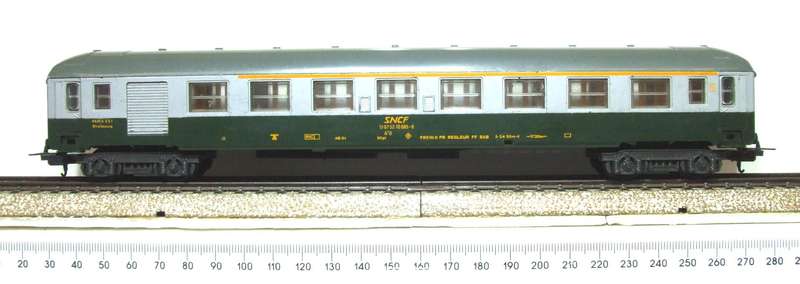 LIMA HO: Vintage SNCF 9312 A7D  1st Class Coach in  Fair, Un-Boxed condition(Italy)