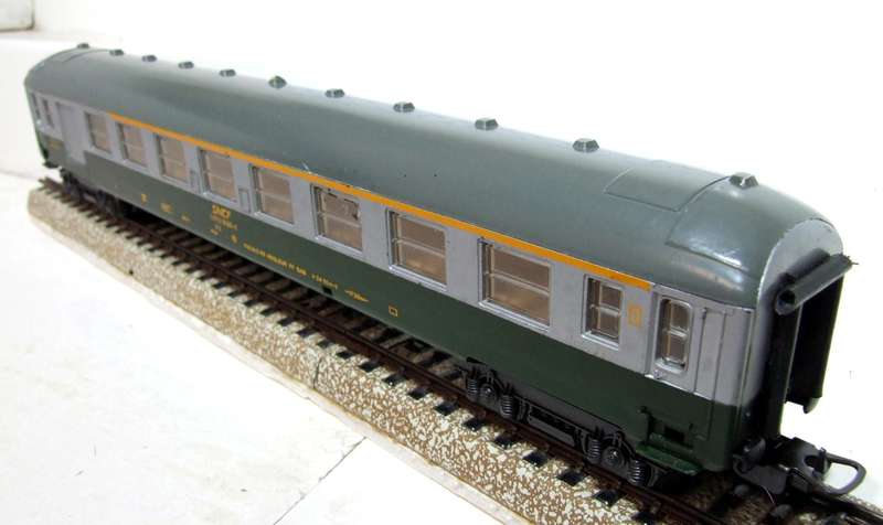 LIMA HO: Vintage SNCF 9312 A7D  1st Class Coach in  Fair, Un-Boxed condition(Italy)