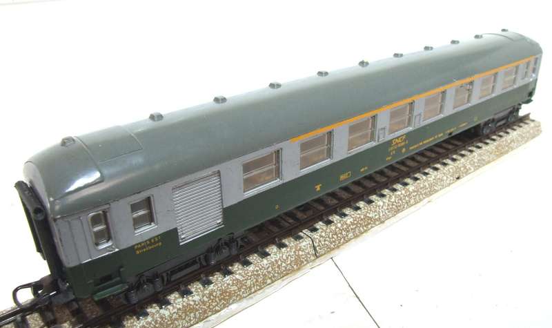 LIMA HO: Vintage SNCF 9312 A7D  1st Class Coach in  Fair, Un-Boxed condition(Italy)