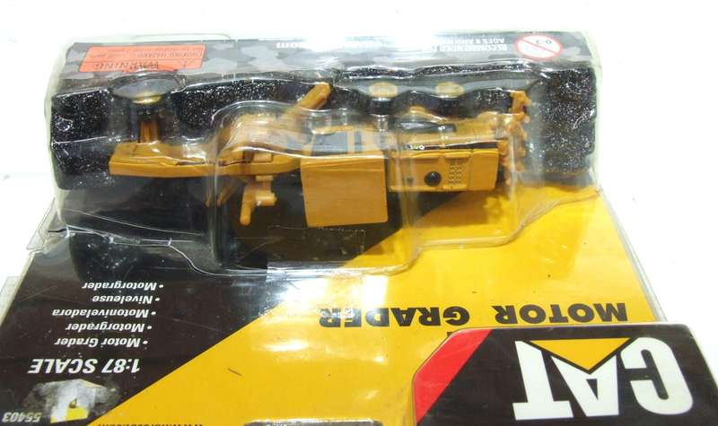 NORSCOT HO: Highly Detailed Di-Cast CAT 163H Motor Grader in Like New Boxed Condition.