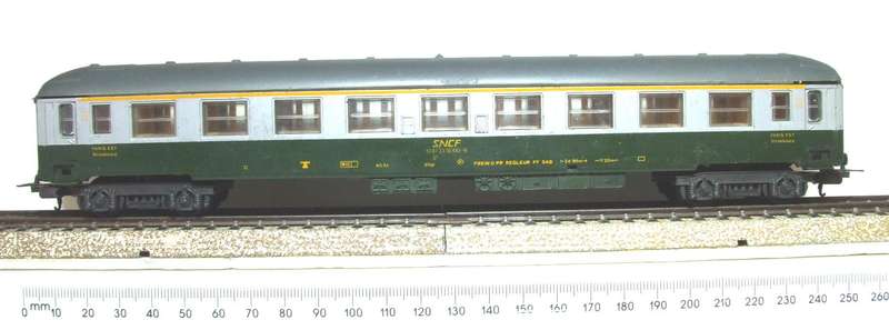 LIMA HO: Vintage "Paris Est" 9128 SNCF A9  1st Class Coach in  Fair, Un-Boxed condition(Italy)