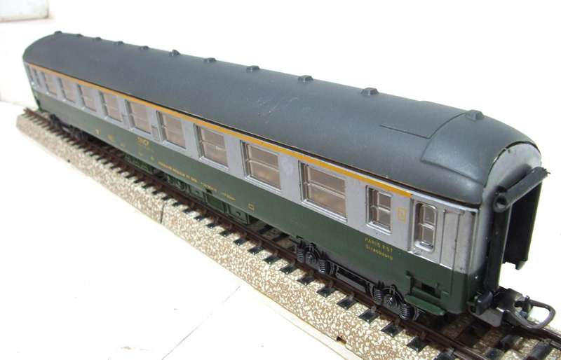 LIMA HO: Vintage "Paris Est" 9128 SNCF A9  1st Class Coach in  Fair, Un-Boxed condition(Italy)
