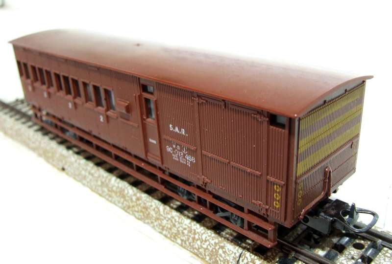 LIMA HO: SAR V8 Guards Van in Very Good Boxed Condition(Italy)