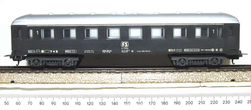 LIMA HO:  Vintage FS Junior 1st Class Passenger Coach in Good Un-Boxed condition (Italy)