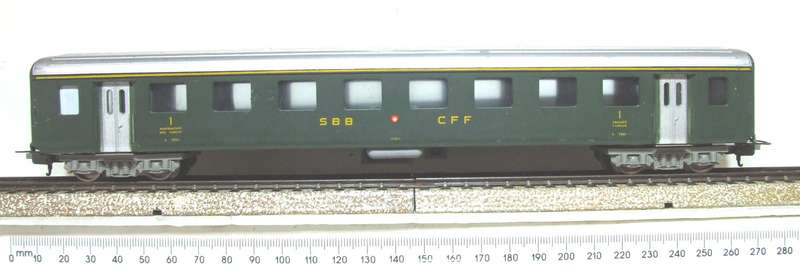LIMA HO: SBB SWISS 1st Class Suburban Passenger Coach in Good, Un-Boxed condition(Italy)