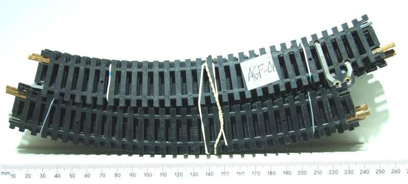 LIMA HO: 18pc Curved 360 deg (393030) Steel Track in Fair Used un-boxed condition.(Italy))