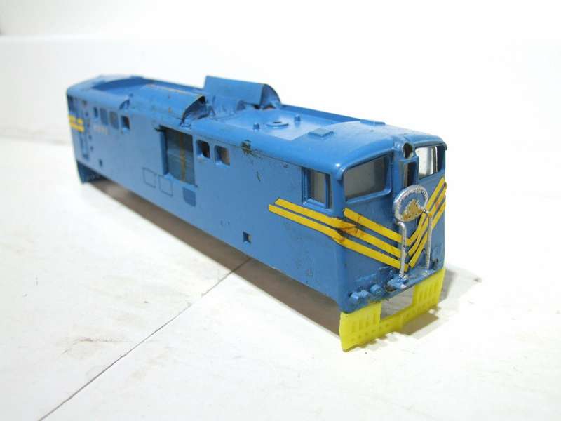 LIMA HO: Blue SAR Class E-6 Loco Body in Fair Modified Condition for Parts or Repair.(Italy)