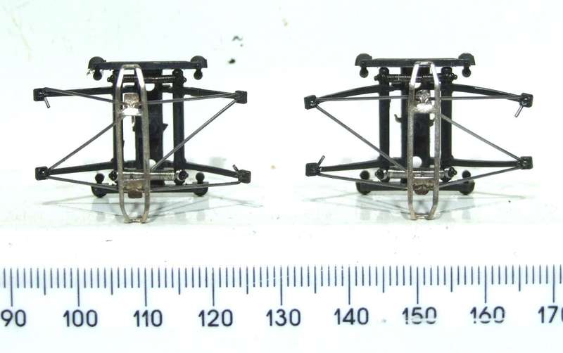 LIMA HO: 1pr SAR E5 Locomotive Pantographs  in Good condition(with new Springs) for Parts.(Italy)