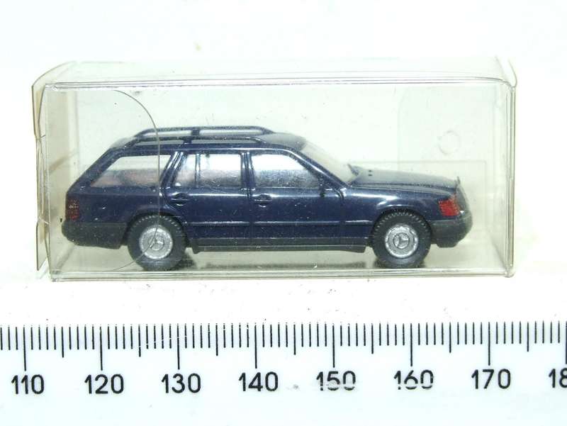 WIKING HO: Highly Detailed Mercedes 230TE  (13154)  in Like New Boxed Condition.(Germany)