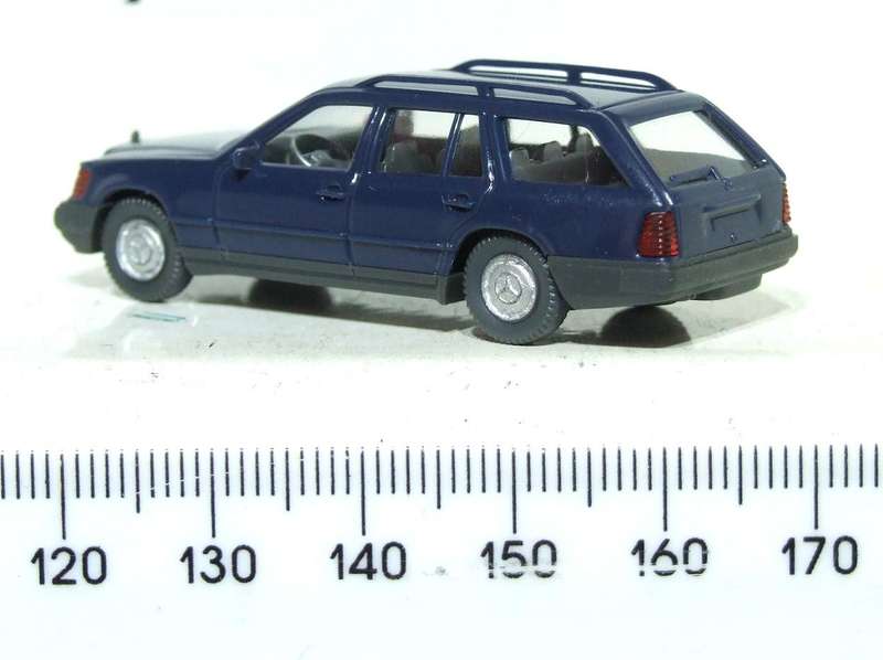WIKING HO: Highly Detailed Mercedes 230TE  (13154)  in Like New Boxed Condition.(Germany)