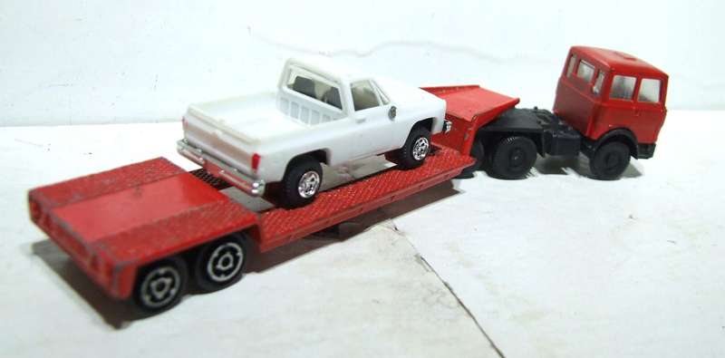 LIMA HO: On Auction is this Old Truck and Trailer with Ford Pickup Truck in Fair Condition.(italy)
