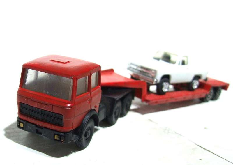 LIMA HO: On Auction is this Old Truck and Trailer with Ford Pickup Truck in Fair Condition.(italy)