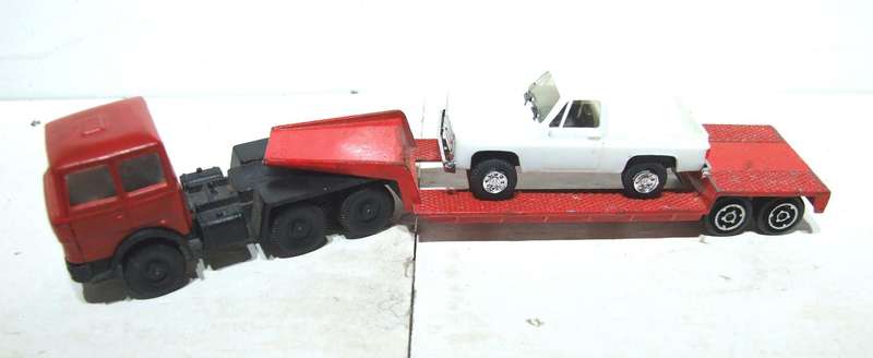 LIMA HO: On Auction is this Old Truck and Trailer with Ford Pickup Truck in Fair Condition.(italy)
