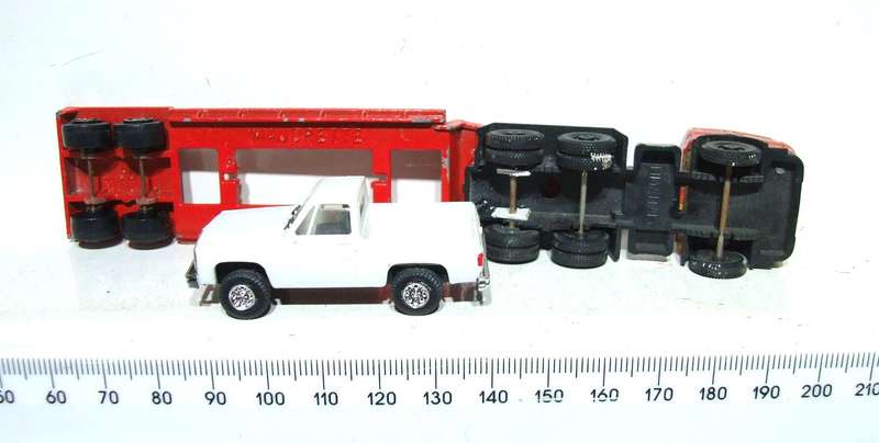 LIMA HO: On Auction is this Old Truck and Trailer with Ford Pickup Truck in Fair Condition.(italy)