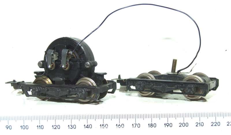 LIMA HO: Class BB European SNCF Loco Power Bogies  in Fair Condition for Parts.(Italy)