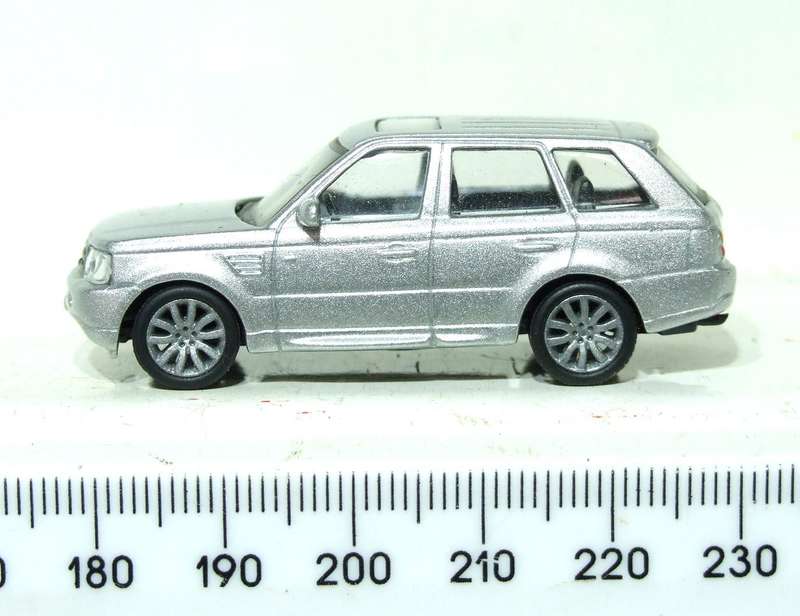 MALIBU HO: Highly Detailed Range Rover in Like New Un-Boxed Condition.